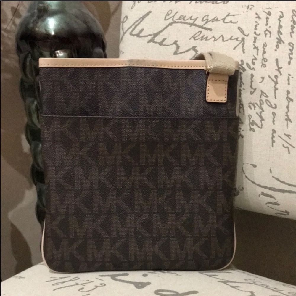 Michael Kors - Picture 2 of 7
